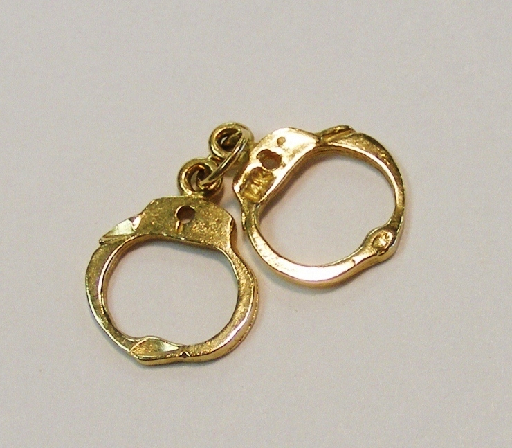 VINTAGE 14K YELLOW GOLD POLICE HANDCUFFS 3D CHARM eBay